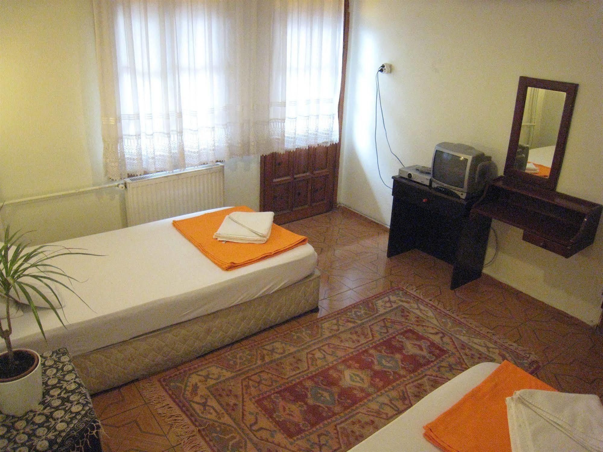 Paris Hotel Selçuk Bagian luar foto