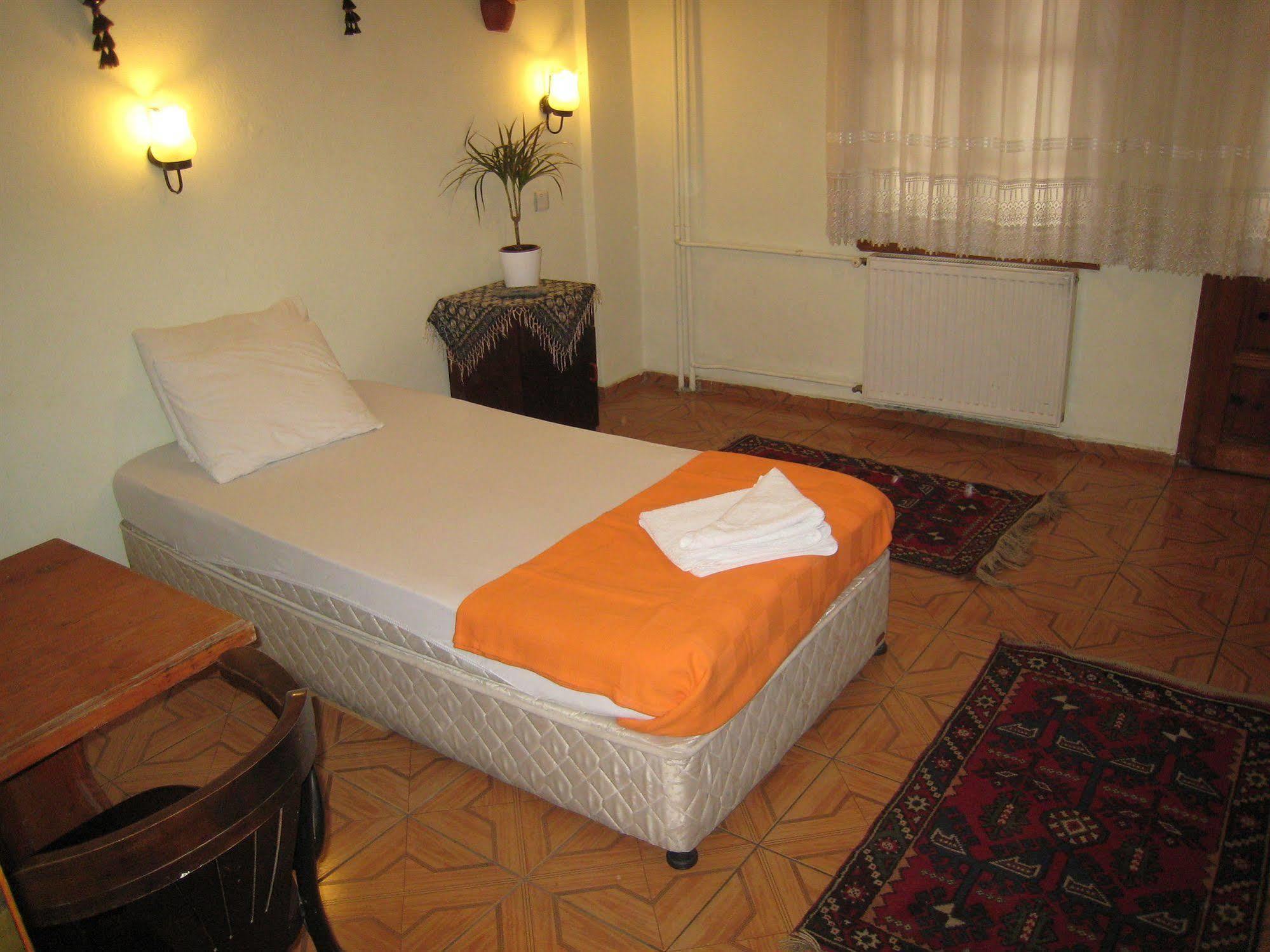 Paris Hotel Selçuk Bagian luar foto